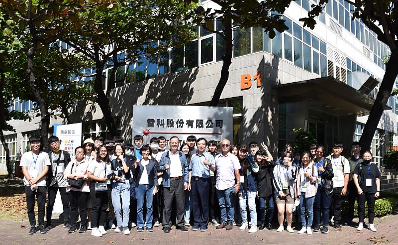 南華大學學生至雷科股份有限公司參訪，瞭解職場趨勢。