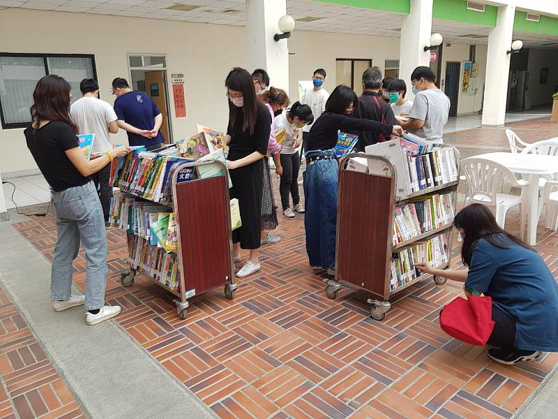 通閱車巡迴縣府 一次借10本送咖啡！