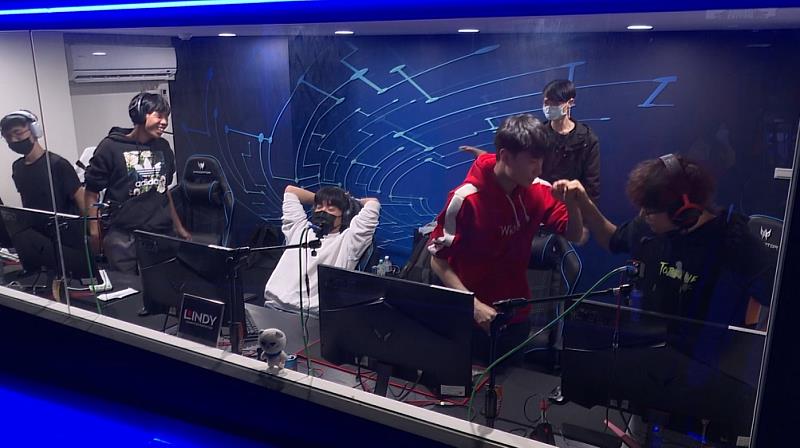 圖說三：「弘光盃」賽事完後的輕鬆場面