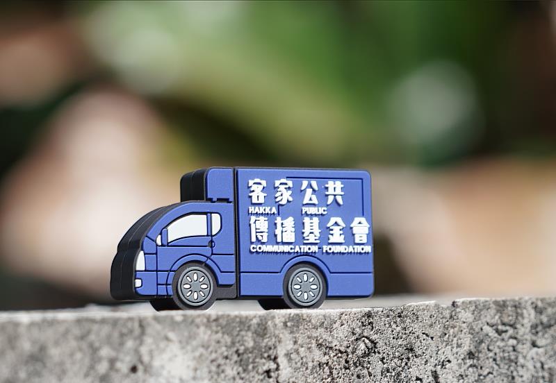 客傳會推出全新募款商品，講客號模型USB-32GB，模樣十分可愛，方便攜帶、容量也夠大。