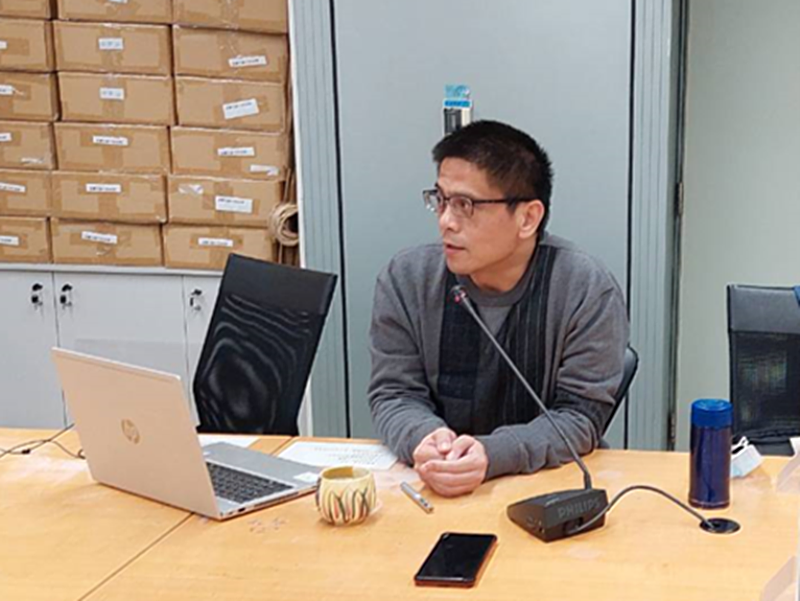 ▲東華大學蔡志偉副教授以深入淺出的方式及生動的案例幫助公務人員認識及瞭解原住民族傳統智慧創作權的重要性。(圖/新北市政府原民局提供)