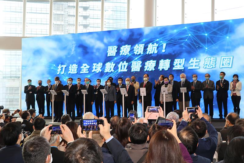 蔡英文總統偕貴賓主持2021台灣醫療科技展開幕