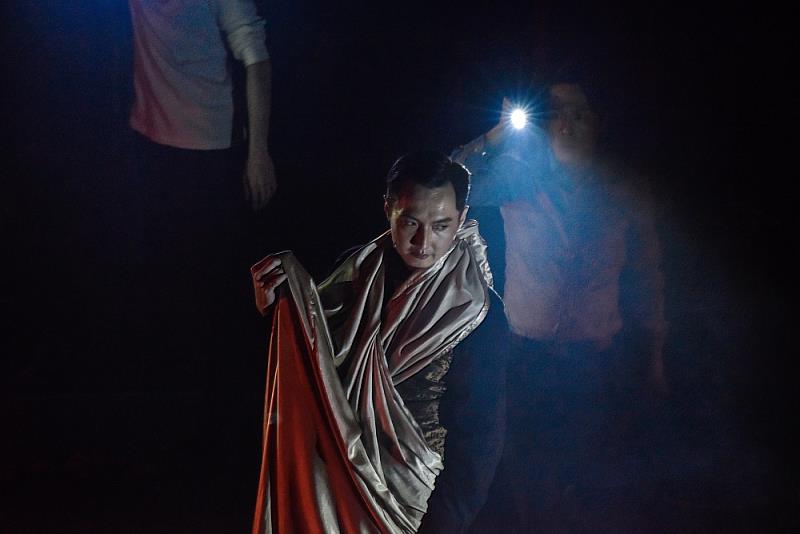 一個塵封已久的祕密，即將隨著劇情的推進逐漸展開。圖片提供｜廣藝基金會（攝影｜葛昌惠）