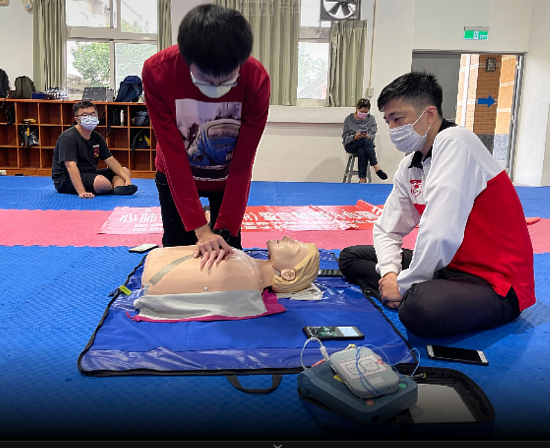 學員執行CPR+AED 考試