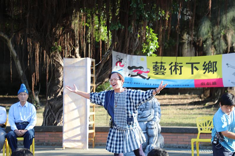 東石素人戲劇公演《風吹樹下咱的故事》 百歲人瑞全勤獎