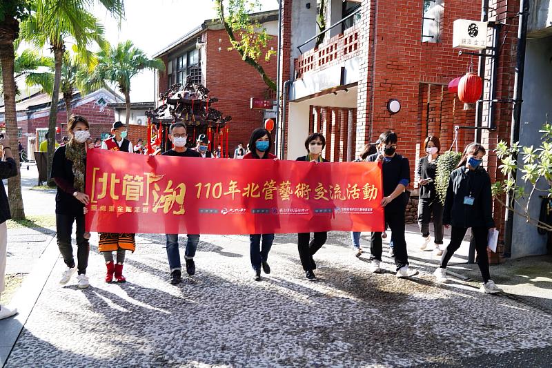 由傳藝中心主辦的北管潮臺灣重金屬派對11日上午在宜蘭園區舉辦熱鬧的綵街活動