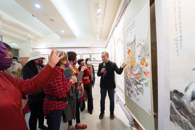 水墨藝術家江正吉老師也在現場進行作品的解說
