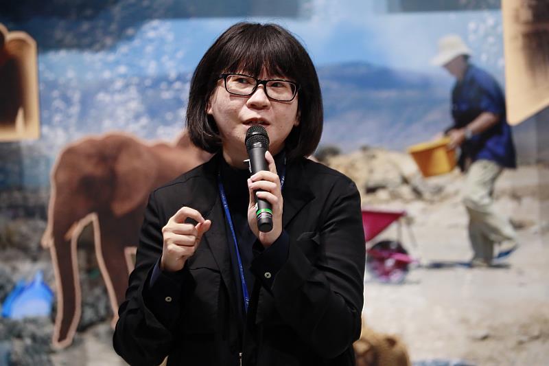 策展人黃舒屏致詞