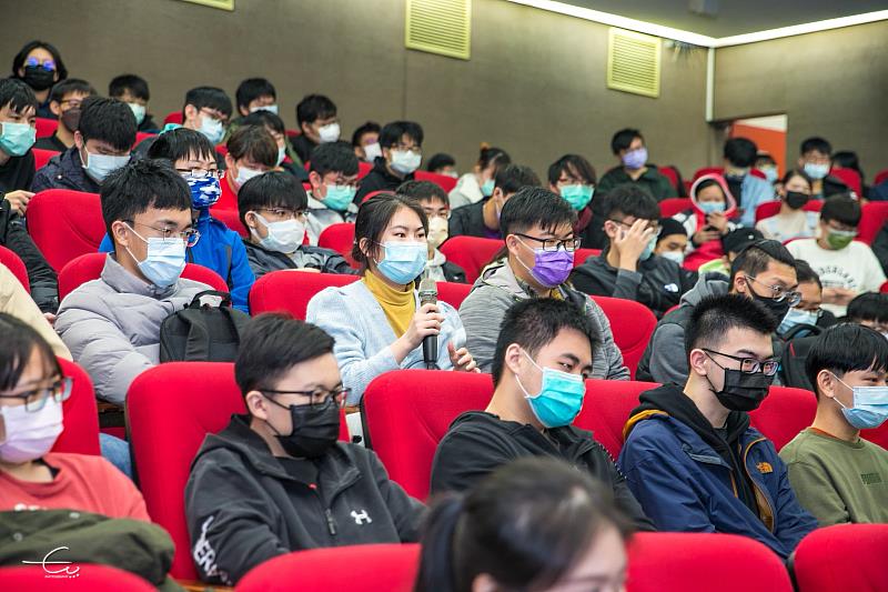 河工系同學詢問劉院士對於離岸風電的看法