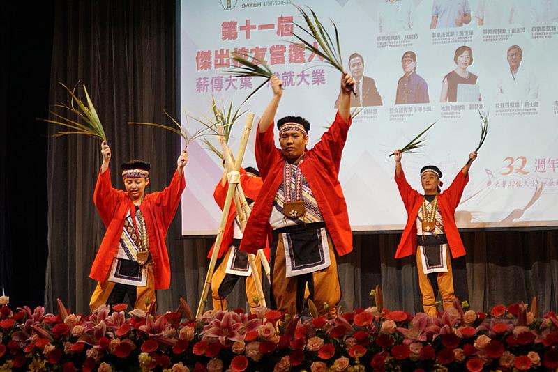 大葉大學原聲原社表演鄒族歌曲