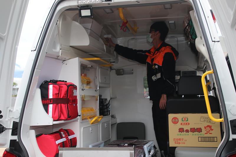 回報救護車救命之恩！臺東縣民李清亮堅持30年承諾 捐贈高頂救護車含完整配備