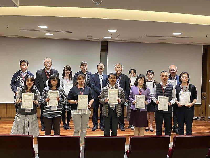 中央大學與聯新國際醫院「智慧醫療教育推廣專班」結業授證典禮。