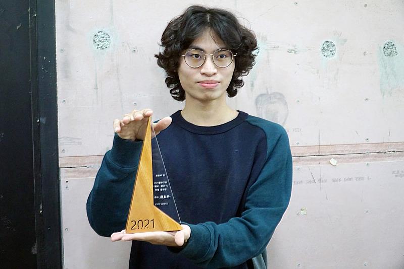 大葉大學造藝系碩士生黃振峰榮獲台東美展最高獎項台東獎