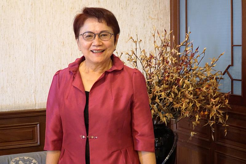 大葉大學護理學院院長蔡秀鸞近年以專科護理師為研究對象