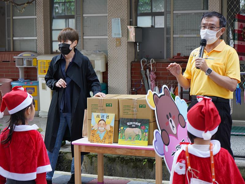 志學國小陳立輝校長特別感謝智邦公益館團隊捐贈故事書