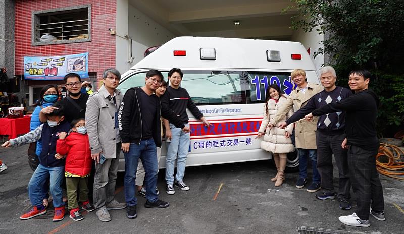 為發揚無私大愛奉獻精神，並提升三重地區緊急救護品質，禾準資訊顧問有限公司(C哥的程式交易一號)捐贈本局特搜大隊慈福分隊高頂救護車1輛