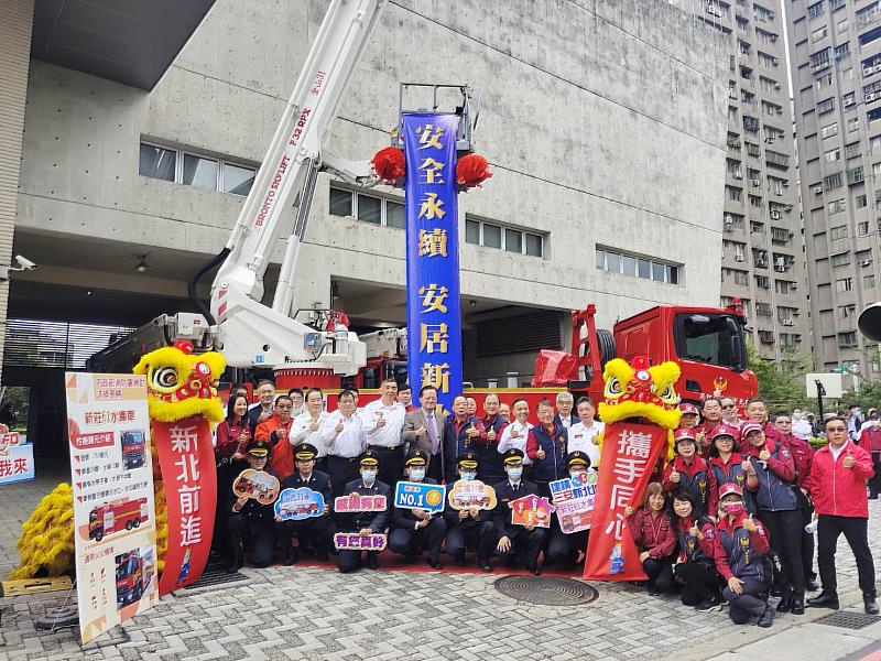 黃德清局長表示特別感謝內政部消防署補助新北市，希望未來中央與地方持續通力合作，使新北市的消防車輛逐年汰換及廳舍的補強及興建，共同守護社會大眾的生命財產安全，使新北市政府消防局成為全國最堅強的救災隊伍，更讓新北市民安居樂業，新北成為「安居、安全、安心」的三安城市。