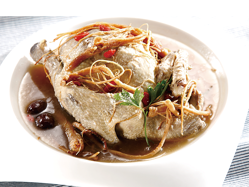 ・人蔘雞湯：只要15分鐘就能完成的人蔘雞湯。有關過年湯品，其實可以看各家習慣和喜好準備；如果家中需要祭祖，可以利用壓力鍋煮白斬雞先拜拜，之後想喝湯再稍微煮幾分鐘即可。