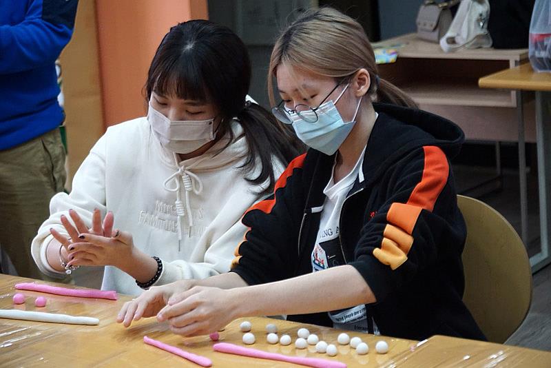 大葉大學華語中心舉辦搓湯圓文化體驗活動