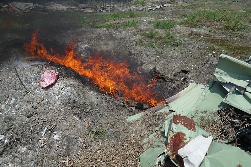 亂燒廢棄物造成空氣污染  臺東縣環保局:行為人最高可罰10萬、工商廠(場)500萬元