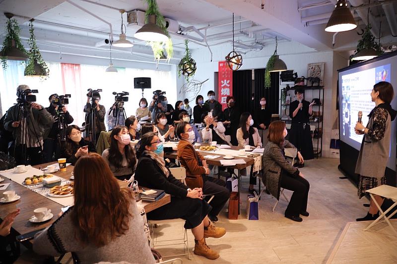 客委會特規劃六堆庄頭劇場演出，透過地方參與式活動，協助各鄉區發掘代表在地客庄的故事，喚醒客庄人文歷史的記憶