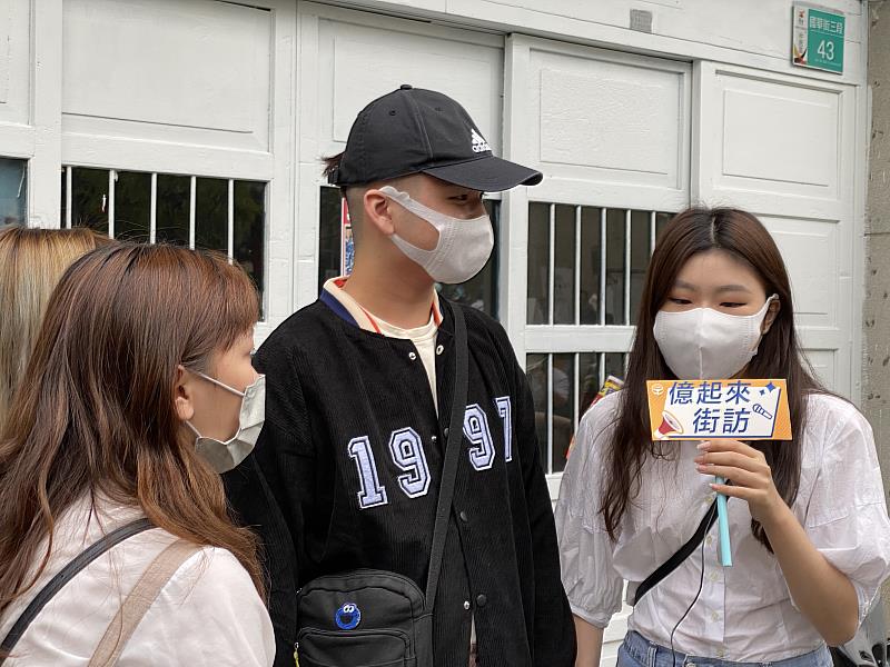 崑大研夢所團隊透過街訪調查讓億進寢具生活館更加貼近消費者的生活