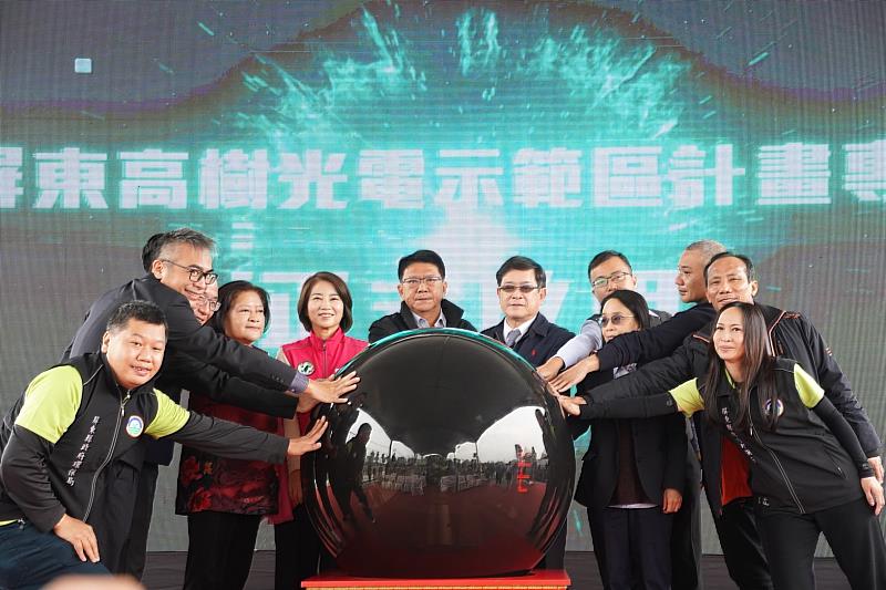 廢地再生 全臺首座砂石回填地轉型光電示範區完工