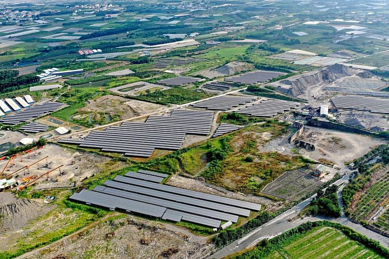 廢地再生 全臺首座砂石回填地轉型光電示範區完工