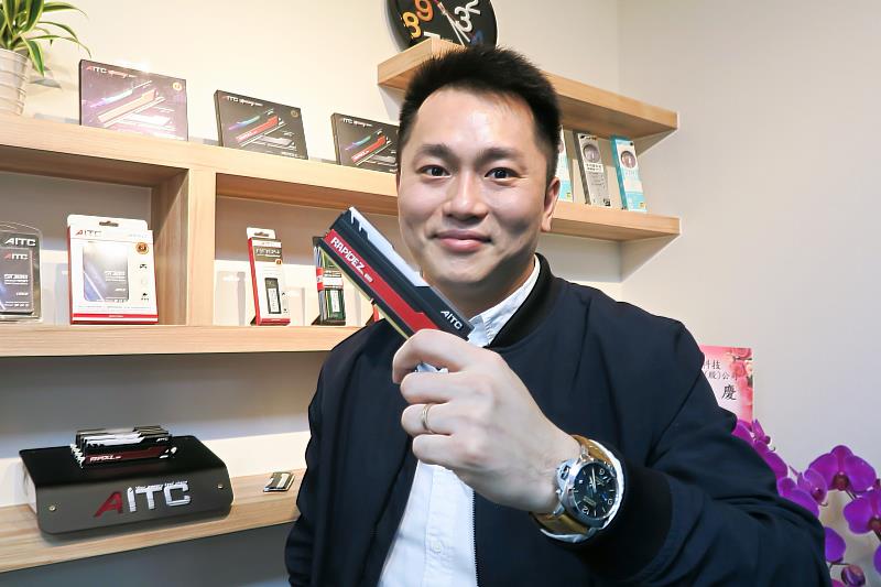 艾格創新科技總經理趙偉孝表示，艾格創新在阿里巴巴國際站上成功由工廠轉型品牌，更以平台數據挖掘出酒精洗手機等意想不到的客戶類型。