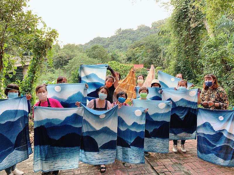 臺中水源地太平藍深根於頭汴坑傳授在地藍染技藝山水畫