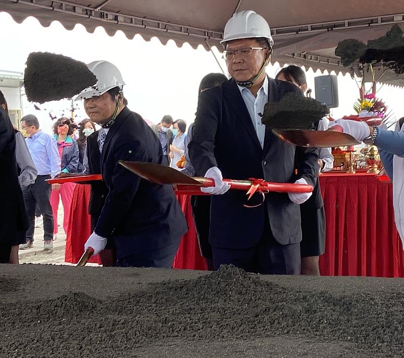 配合藍色公路北南連結轉運  鹽埔漁港客貨運專區動土