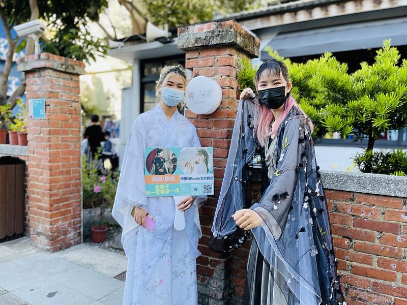 崑大時尚學程為傳統服飾潮牌代言展示