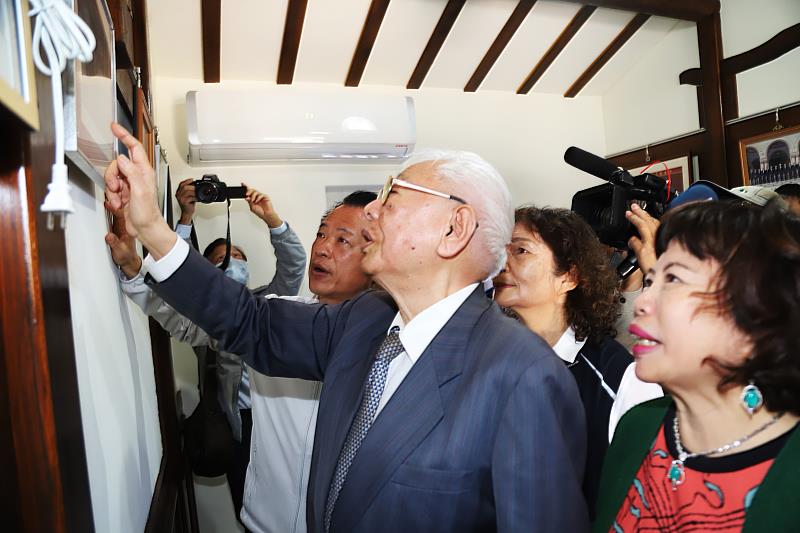 翁岳生捐百年義竹祖厝 「存德堂」今揭牌啟用