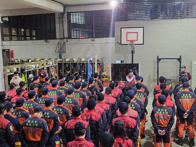 新北市政府消防局快搜部隊近年來積極投入力及添購器材，參與許多重大災害搜救工作，支援國內外震災搜救經驗非常豐富。去（110）年更通過國家最高級之重型救援認證。