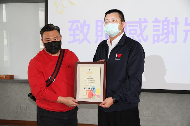 震亨公司捐贈豐榮國小與太平國小教育及比賽經費 為臺東孩子帶來新年禮物