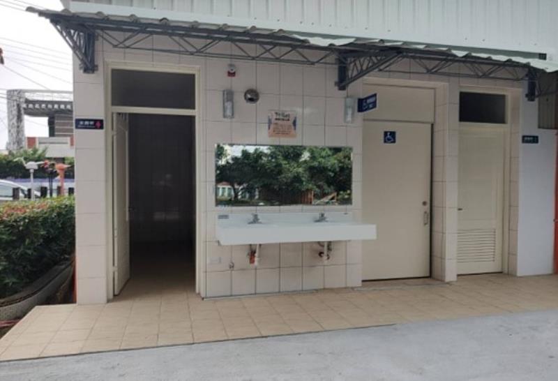 嘉義縣積極推動公有老舊公廁修繕 如廁環境更舒適-民雄菁埔活動中心公廁外觀