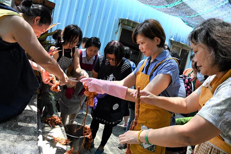 海大「三漁興旺」已培力出50位薯榔海水染的種子教師