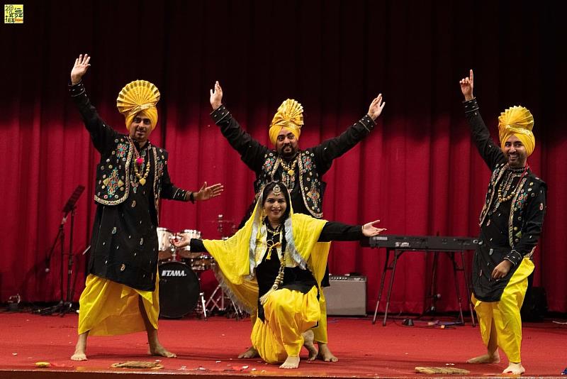 「NTOU Thrivarna-2K22印度文化節」各校印度學生也帶來歌舞表演