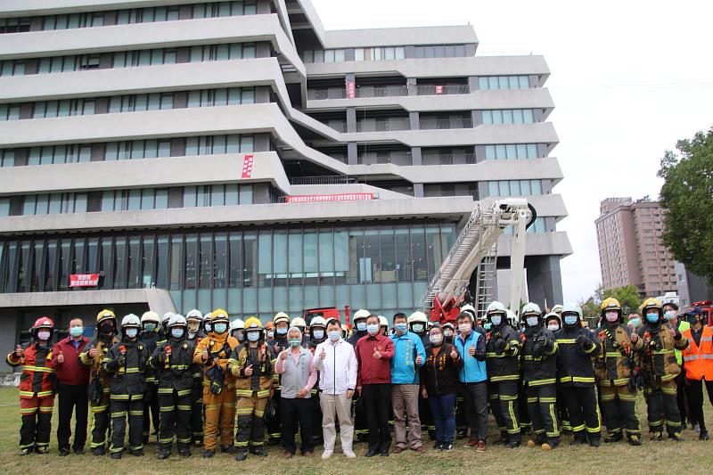 台東縣消防局台東大隊春節期間加強火災搶救實兵演練 王副縣長呼籲用火用電安全