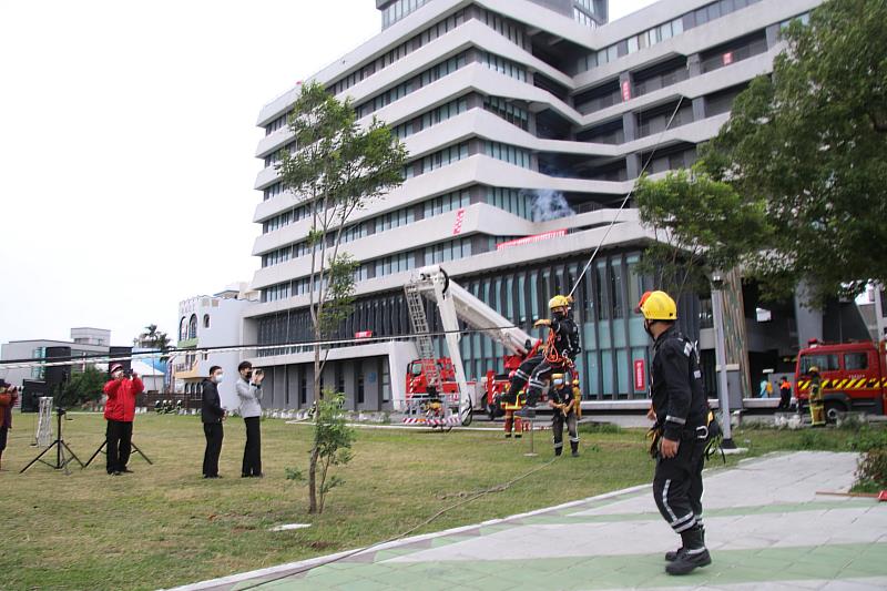 台東縣消防局台東大隊春節期間加強火災搶救實兵演練 王副縣長呼籲用火用電安全