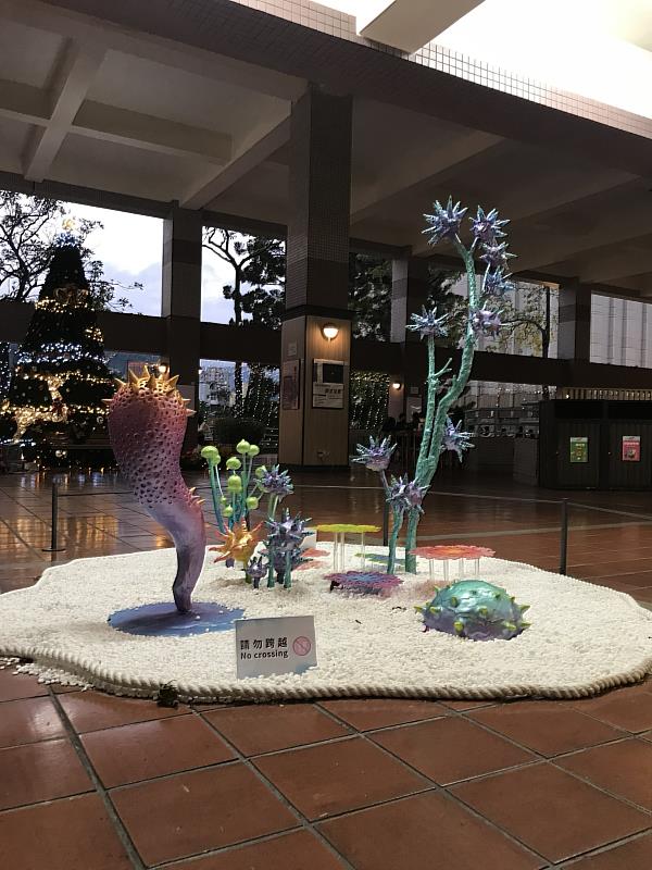 東吳實境藝術節作品《小花園》，為藝術家黃蘭雅與學生共同創作