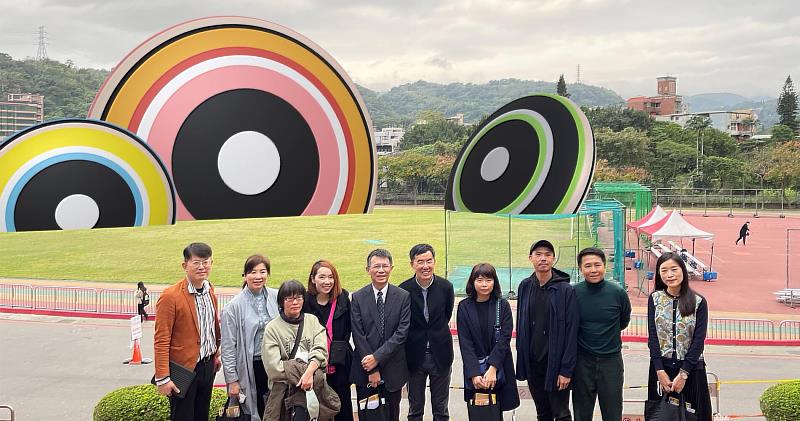 東吳師長與藝術家合影