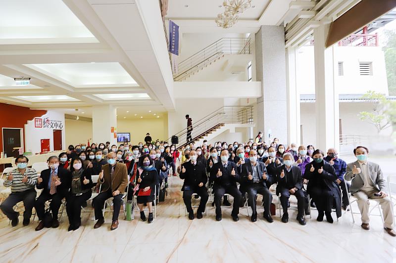 南華大學舉辦「江麗雲油畫展」，開幕茶會匯聚藝術界及商業界人士共襄盛舉，貴賓雲集。