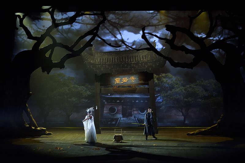 (左)張瑄庭飾演聶小倩、劉建華飾演燕赤霞將深情留在《蘭若寺》