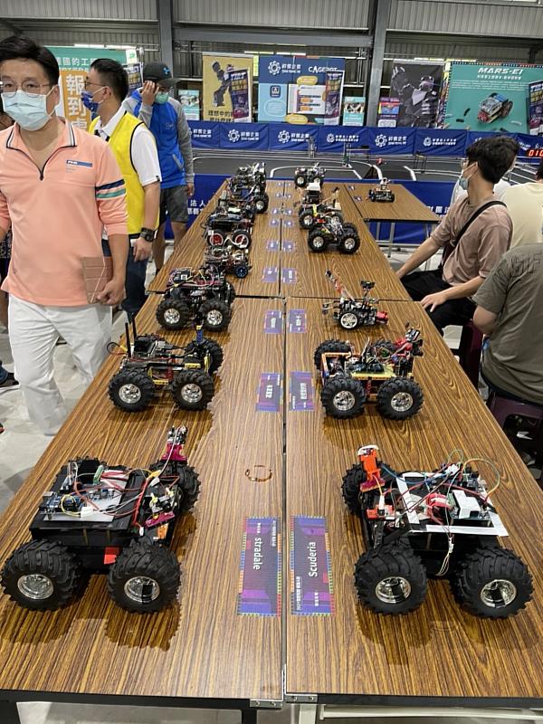 「TIRT全能機器人國際賽－無人車競速競賽」，全國各校好手齊聚一較高下（資料畫面來源－義守大學提供）。