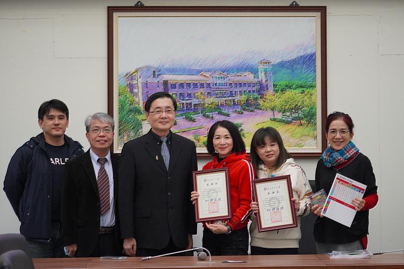 東華大學趙涵捷校長、花師教育學院潘文福院長、教潛系林意雪老師、教行系吳新傑老師，與駐地教育家溫美玉老師及講師魏瑛娟老師合影