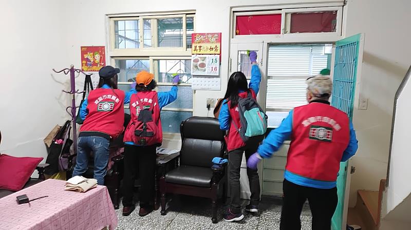 宜蘭縣救國團幫長輩打掃過新年「扶弱送愛、傳愛台灣 」