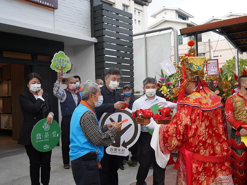 天官賜福，祝賀開幕順利。