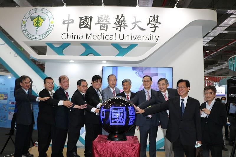 中國醫藥大學暨醫療體系百位學者榮登「全球前2％頂尖科學家」，私校第2