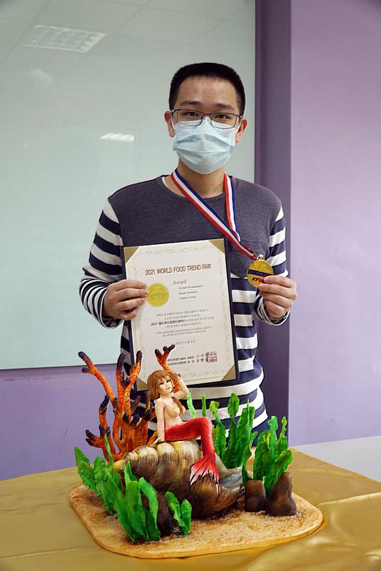 大葉大學設藝學院碩士生陳奕廷的「美人魚」獲韓國世界廚藝大賽金牌